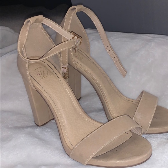 Tan Heels - Picture 3 of 3
